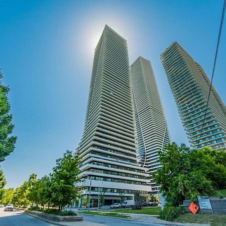 تورونتو Condo In Parklawn & Lake Shore With Free Parking Close To Airport المظهر الخارجي الصورة