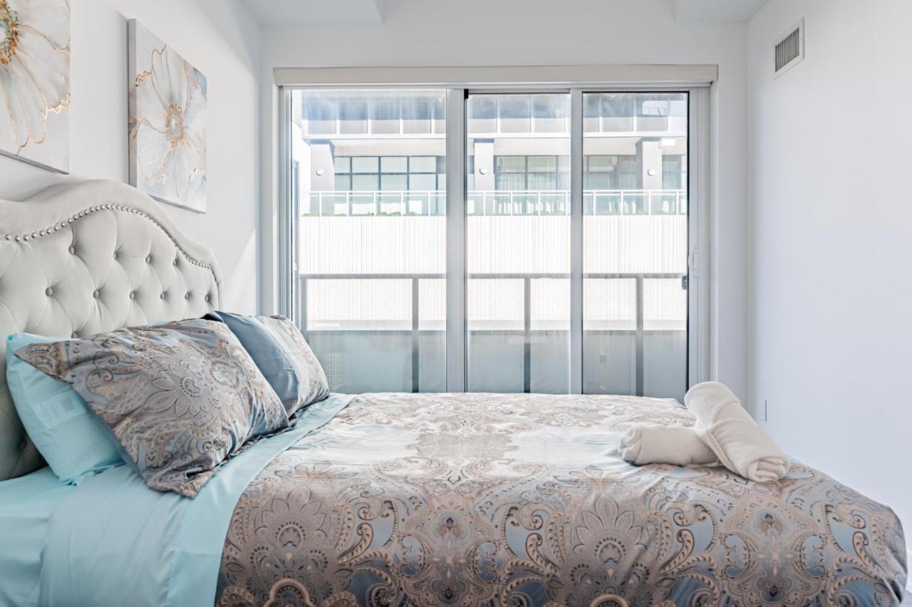 تورونتو Condo In Parklawn & Lake Shore With Free Parking Close To Airport المظهر الخارجي الصورة