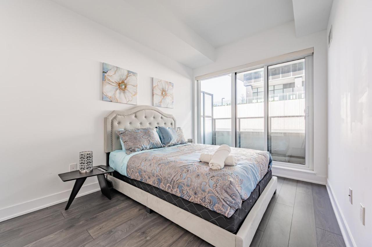 تورونتو Condo In Parklawn & Lake Shore With Free Parking Close To Airport المظهر الخارجي الصورة