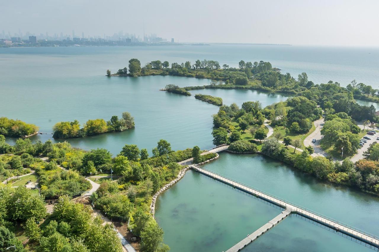 تورونتو Condo In Parklawn & Lake Shore With Free Parking Close To Airport المظهر الخارجي الصورة