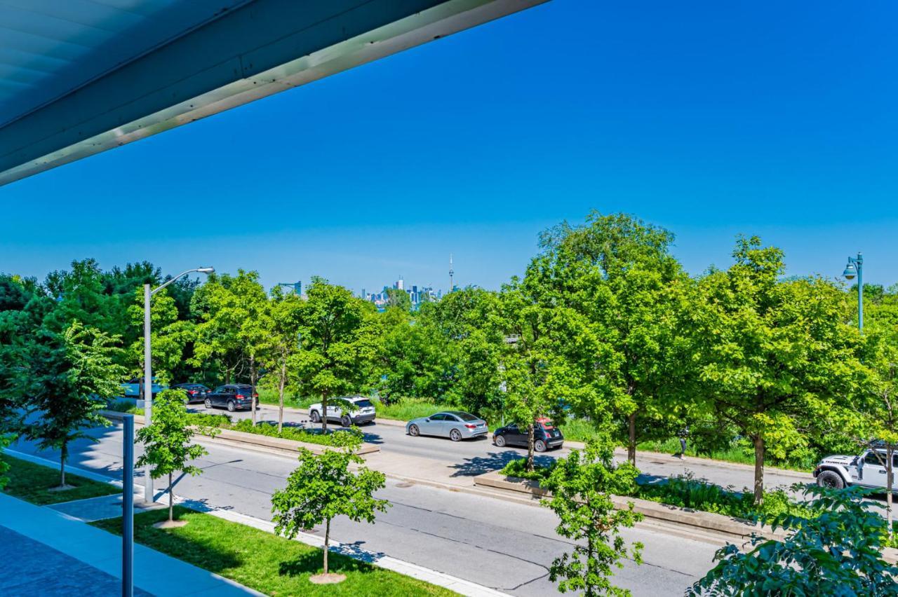 تورونتو Condo In Parklawn & Lake Shore With Free Parking Close To Airport المظهر الخارجي الصورة
