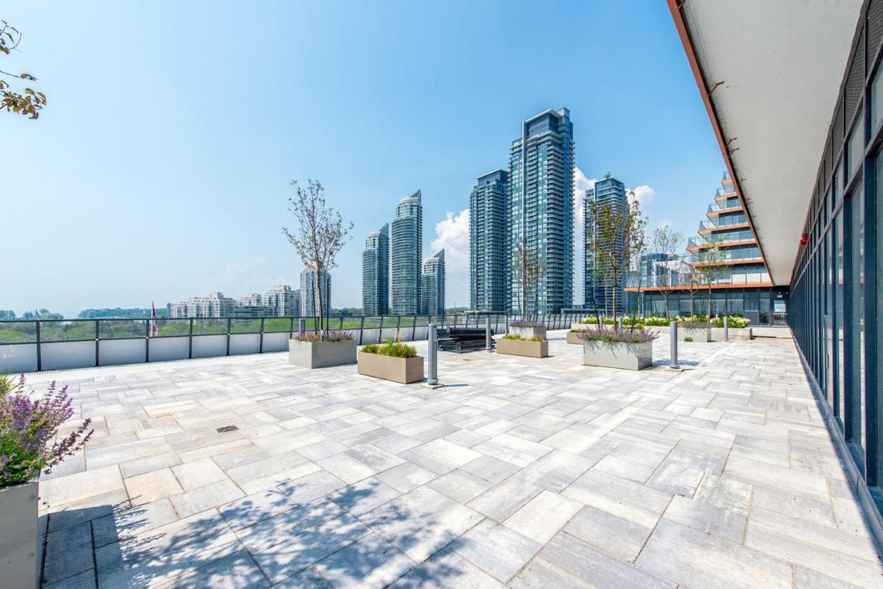 تورونتو Condo In Parklawn & Lake Shore With Free Parking Close To Airport المظهر الخارجي الصورة