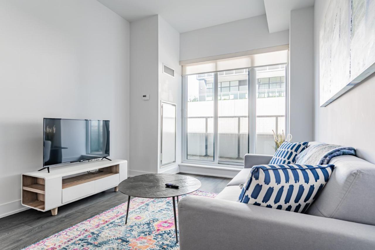 تورونتو Condo In Parklawn & Lake Shore With Free Parking Close To Airport المظهر الخارجي الصورة