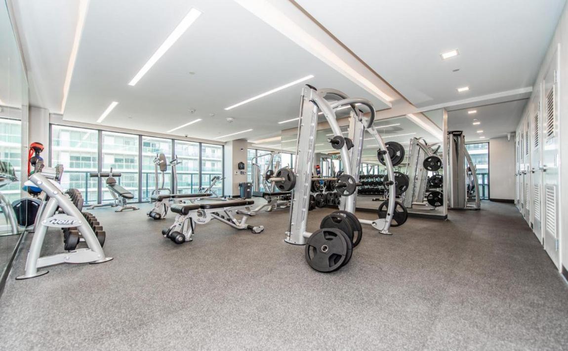 تورونتو Condo In Parklawn & Lake Shore With Free Parking Close To Airport المظهر الخارجي الصورة