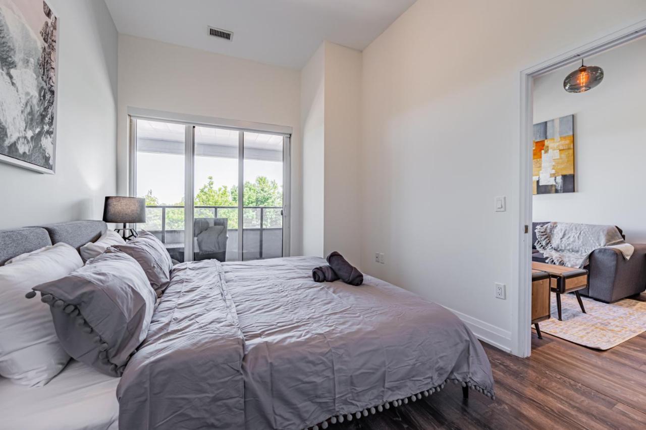 تورونتو Condo In Parklawn & Lake Shore With Free Parking Close To Airport المظهر الخارجي الصورة