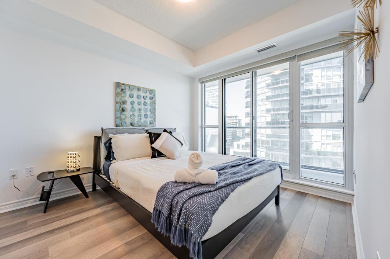 تورونتو Condo In Parklawn & Lake Shore With Free Parking Close To Airport المظهر الخارجي الصورة