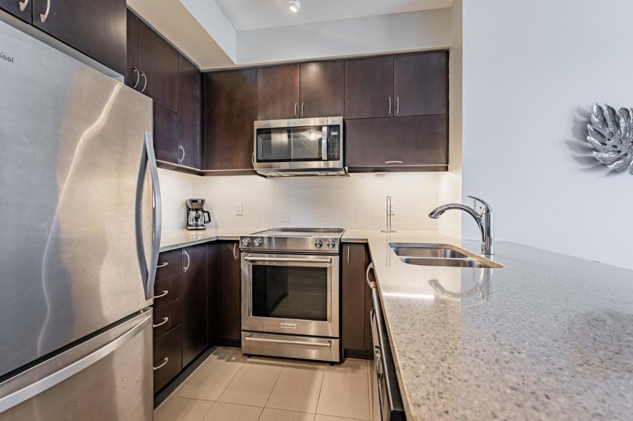 تورونتو Condo In Parklawn & Lake Shore With Free Parking Close To Airport المظهر الخارجي الصورة