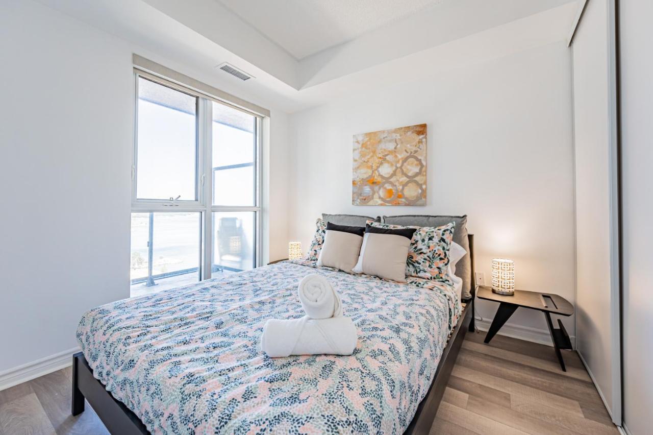 تورونتو Condo In Parklawn & Lake Shore With Free Parking Close To Airport المظهر الخارجي الصورة